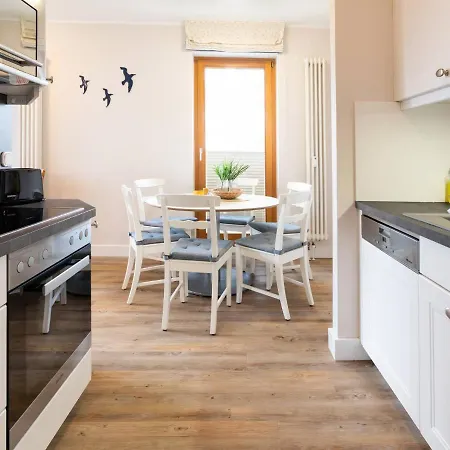 Kaiservillen - Mit 2 Schlafzimmern Und Balkon D222 Lägenhet *