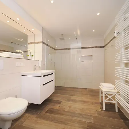 Апартаменты Kaiservillen - Mit 2 Schlafzimmern Und Balkon D222 *