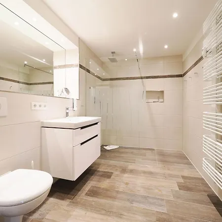 Апартаменты Kaiservillen - Mit 2 Schlafzimmern Und Balkon D222 *